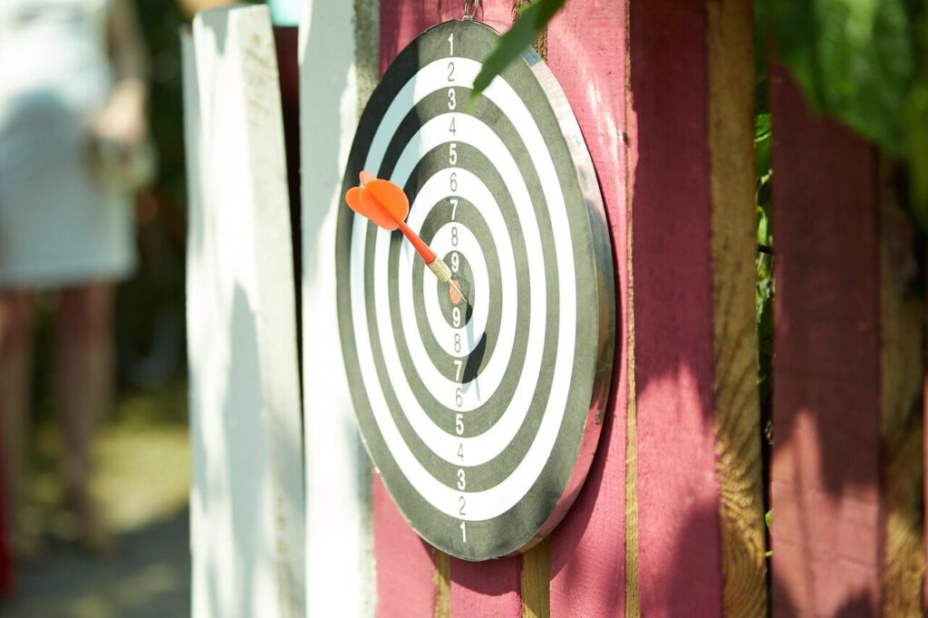 arrow, darts, target, bullseye, dartboard, dart-throwing, sport, game, play, playing darts, darts, target, target, bullseye, bullseye, bullseye, bullseye, bullseye, dartboard, dartboard, dartboard, dartboard