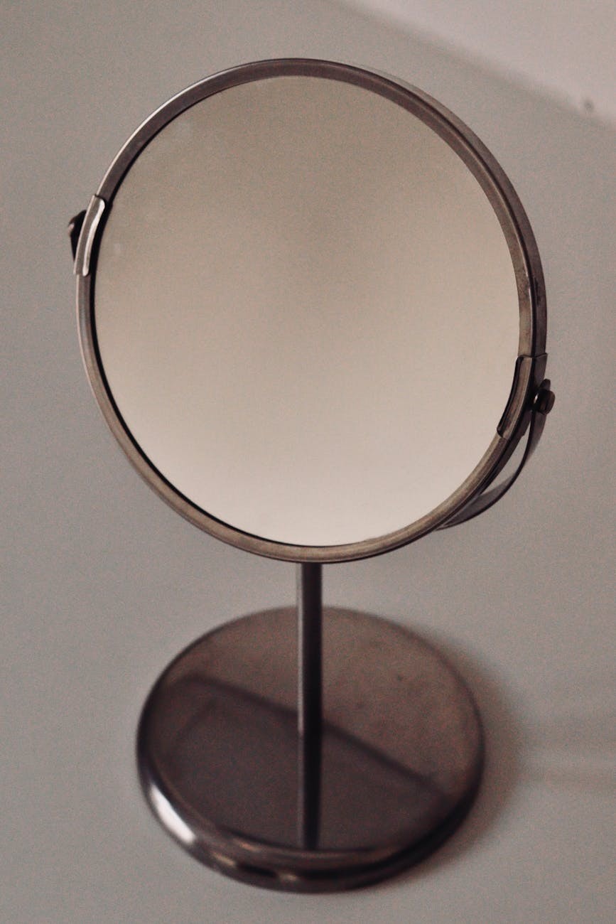 3. Round Mirrors: Softening Lines and Adding Charm